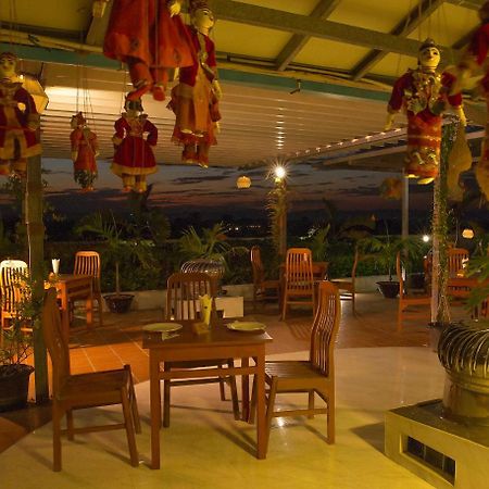 Sky View Hotel Баган Екстериор снимка