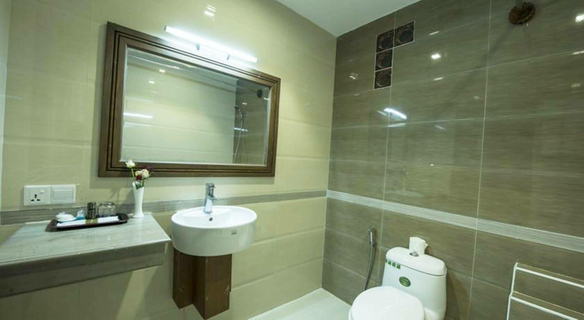 Sky View Hotel Баган Екстериор снимка