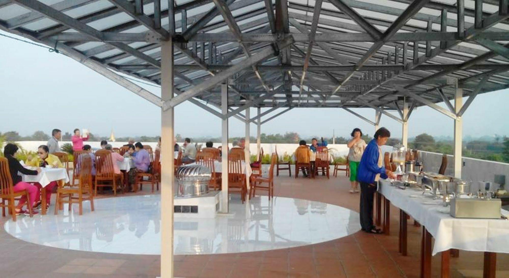 Sky View Hotel Баган Екстериор снимка